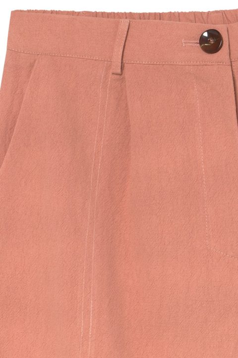 Detalle del pantalón slouchy